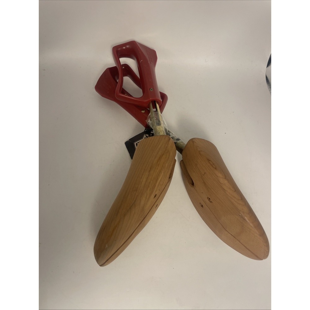 Vintage‎ Florsheim Cedar Wood Shoe Tree Red Handle Plastic Rochester Tag VTG